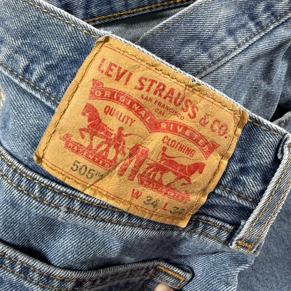 Levi 505 Jeans Mens 34x34 (Fits 33x31) Medium Wash  Distress Fade - Flaw